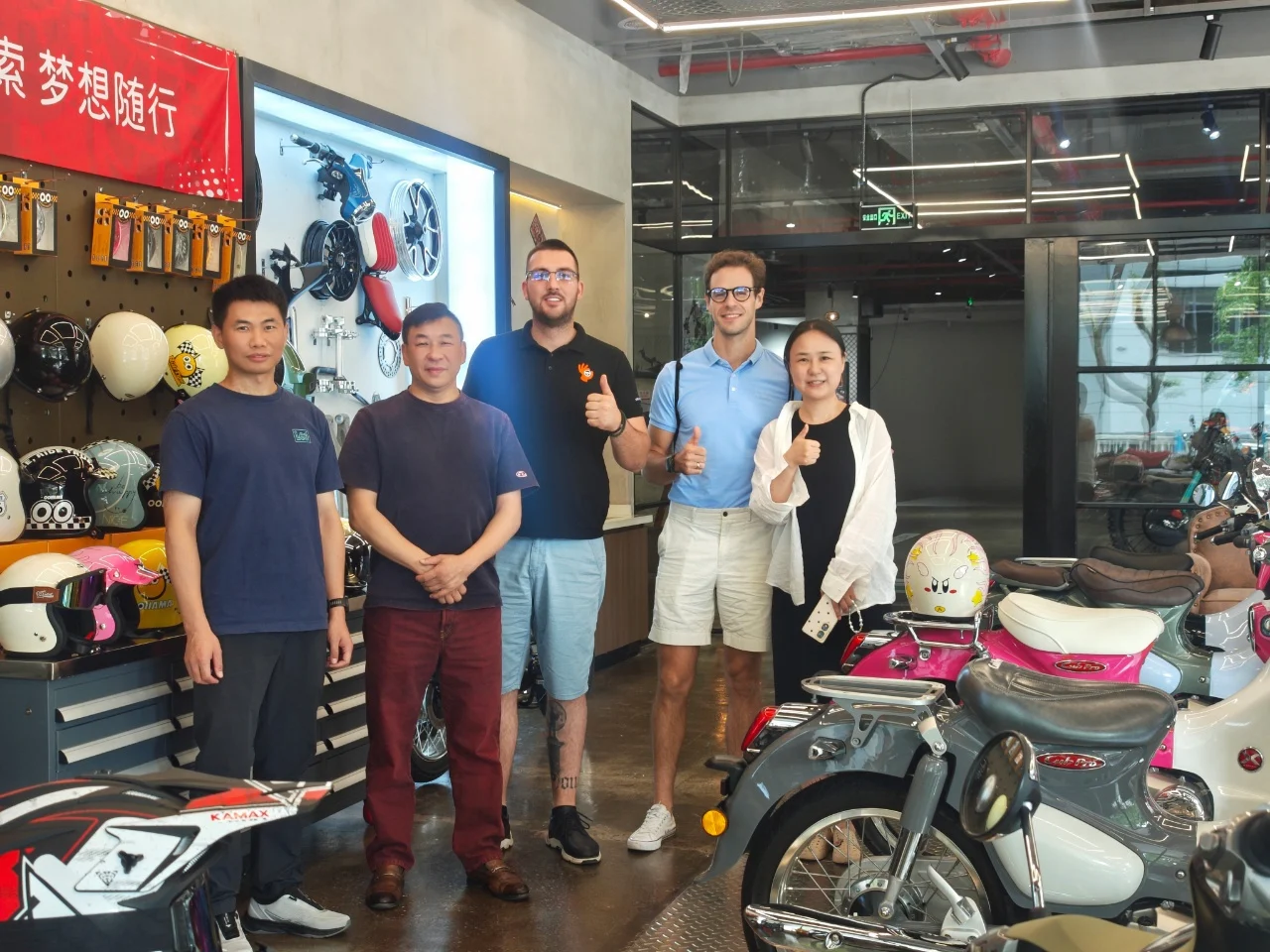 Visite d'un client serbe&nbsp;: intérêt pour les scooters 125&nbsp;cc du fabricant chinois de motos