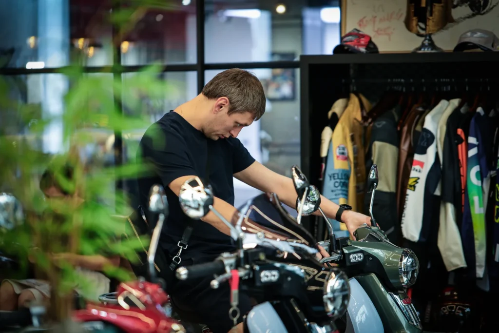 Russian Clients Visit KAMAX Chongqing Showroom to Explore Off-Road Motorcycles | Kamax Motorcycle