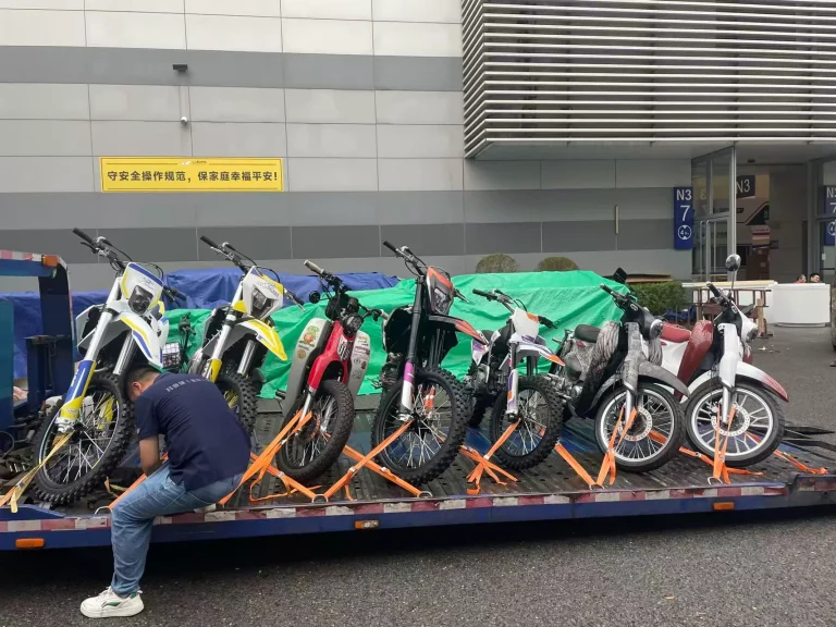 how to strap a motorcycle to trailer​