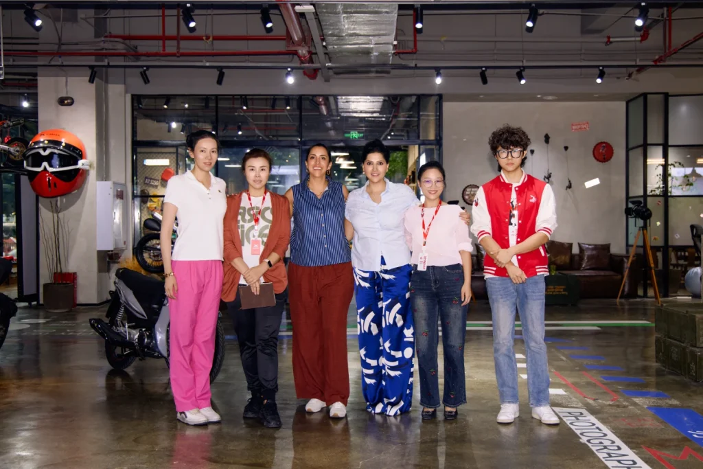 Mexican Delivery Company CEO Visits KAMAX Motorcycle Factory - China OEM Motorcycle Manufacturer mexican-client-visits-kamax-motorcycle-showroom2026-9-21